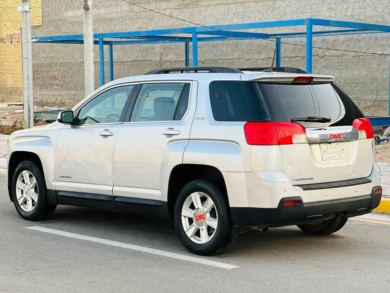 سلام عليكم جمسي تيران موديل 2013 السعر 90وبي مجال بيه 3 قطع صبغ بدون اي ضرر موصفات مكينه 2400 شاشه كامره خلفيه تحكم ستيرن جهتين حساسات ايكو اقتصاد وباقي موصفات معروفه تخم تاير جديد مكينه وكير حداديه جاهزه تبريد ثلج للستفسار ***********
