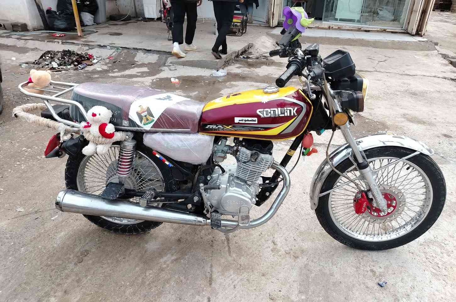 سلام عليكم للبيع سولنك باب اول 4كير  موديل 2023 محرك ما مفتوح شرط كهربيات نشرات فول رزانه سرعه فول ما بي كل عيب كلا علا بلادي درجة مرتبه سعر 550 اتصل ***********
