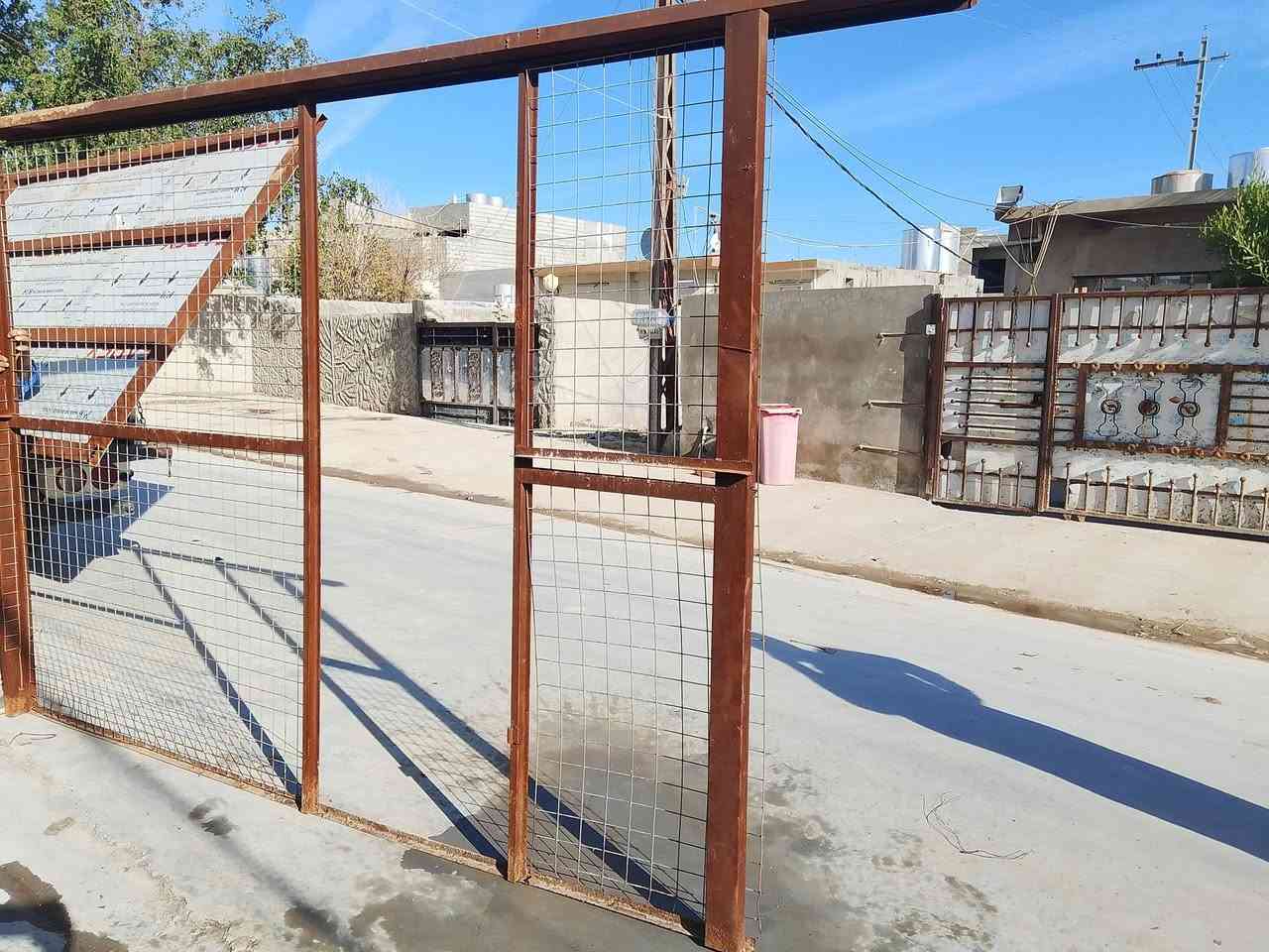 السلام عليكم 
باب سلايت السعر 70
باب حديد 40
مشبكات الواحد 45
مشبك صغير 20
للاتصال ***********
