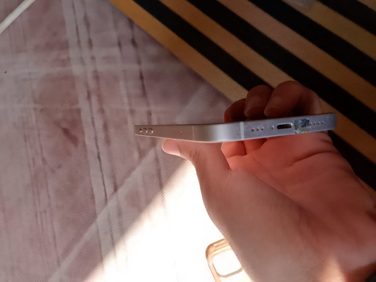 بعد السلام  آيفون 13 عادي للبيع ذاكره 128 نضيف فول ما مفتوح بطاريه 87 نموذج M  السعر 440 الف وبي مجال بسيط 
الموقع النميصه 

‭0787 860 8470‬
