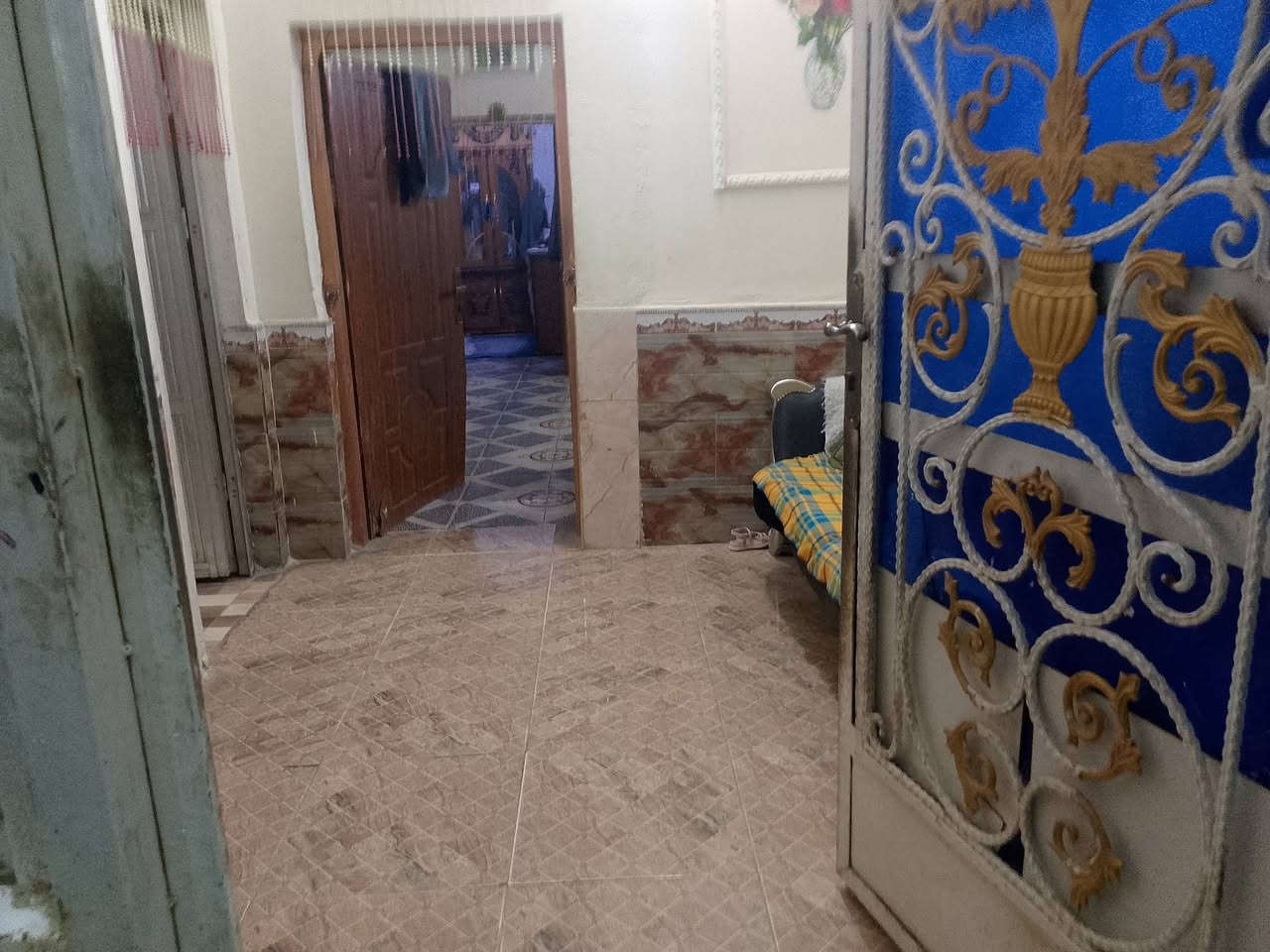 بيت زراعي لبيع طابقين عنوان ناصريه المهديه مقابيل عمارات الشموخ و عل مدخل ثاني عل شارع مزرعت ابو هبه قرب حسينيه ابي طالب السعر 120 و بيه مجال ***********
