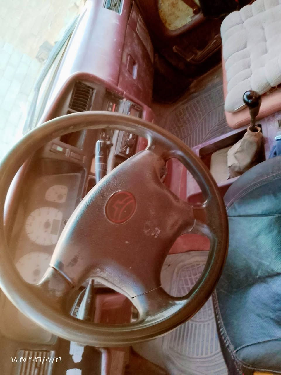 سياره للبيع دير رقم بيض 
مكينه وكير وكسن وحداديه نضيف شرط 
سعر 30$بيه مجال مكان ناصرية دوايه 
***********
