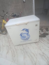 مجمده للبيع شغال بس الكاعيه ماتبرد ماعرف عطلها ابيعها هل موجود كشرها ن...