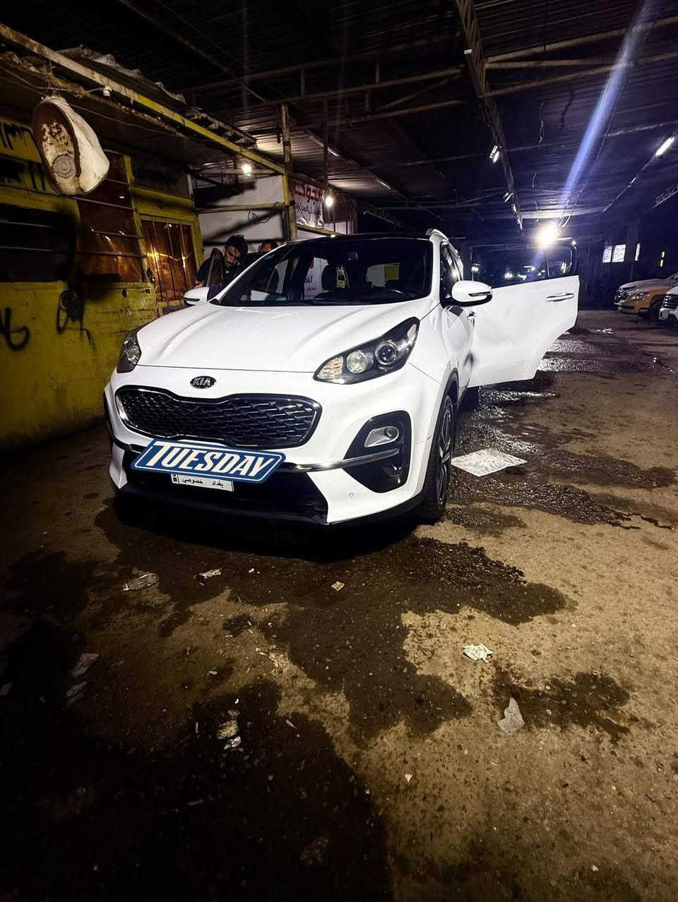 Kia Sportage 2019 🇰🇷 

فول مواصفات خليجي  2019 شكل 2020

محرك 2000DOHC

4 سلندر

ماشية 102 ألف كم📍

رقم بغداد خصوصي 🏷️

• المقاعد جلد ومخمل حمصي

• سقف بانوراما 🌤️

• كاميرا خلفية 🎥

• بصمة 🔑 عدد 2

• شاشة 📺 Apple carplay & Android Auto 

• نظام المفتاح الذكي ترحيب عند الاقتراب بالمرايات وانارة يدات الابواب

• حساسات مطر 🌧️

• حساس امامي خلفي 

• حساسات ضغط الإطارات

• مثبت سرعة 🚗

• مرايا كهربائية

• مقاعد كهربائية

• تبريد خلفي ❄️

• تحكم أوتوماتيك بالحرارة 🌡️ نظام المناخ المنفصل

• نظام ال ABS

• ESP نظام الثبات الإلكتروني

•  هاند بريك الكتروني 

• نظام نزول منحدرات

• صندوك ذكي يفتح عند الاقتراب 

• نظام التوقف الذاتي AutoHold

• 6 وسائد هوائية

• كشافات ضباب امامي خلفي

• زينون + LED 💡شمسي

• Apple CarPlay 📱

• Android Auto 📱

• نظام تحكم صوتي 

اللون: أبيض  

 ________________________________

السياره مكفوله كفاله عامه (من ناحية الصبغ والمحرك والگير)

رصعة بالجاملغ مال السايق ممصلحة 
رصعة بالباب الخلفي ممصلحة 
وبارد صغير من الجهة اللخ بهلال الجاملغ 

السعر: 21,500$
وبيها مجال 

مكاني : بغداد

  ***********
