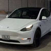 عندي هذه التيسلا Y 2023 اريد مراوس بتيسلا احدث موديل حديث   0770946691...