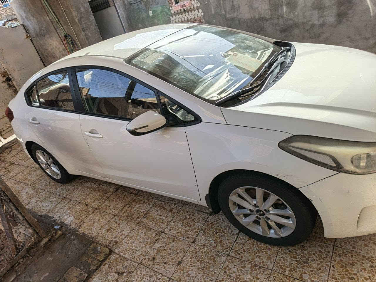 السلام عليكم
للبيع سيراتو 2018 خليجي 1600 دوش 
كير ومحرك وتبريد وتدفئة كلها شغاله 
سياره خير من الله 
حداديه جديده كامله دوشمه جديده 
رقم ميسان انكليزي الجديد سنويه لحد 2030 
بيها 4 قطع صبغ شرط بدون دواخل ولا لغود ولا شواصي وحده تبديل 
مكانها ميسان 
السعر (115) وبيها مجال 
تلفون (***********)(***********)
