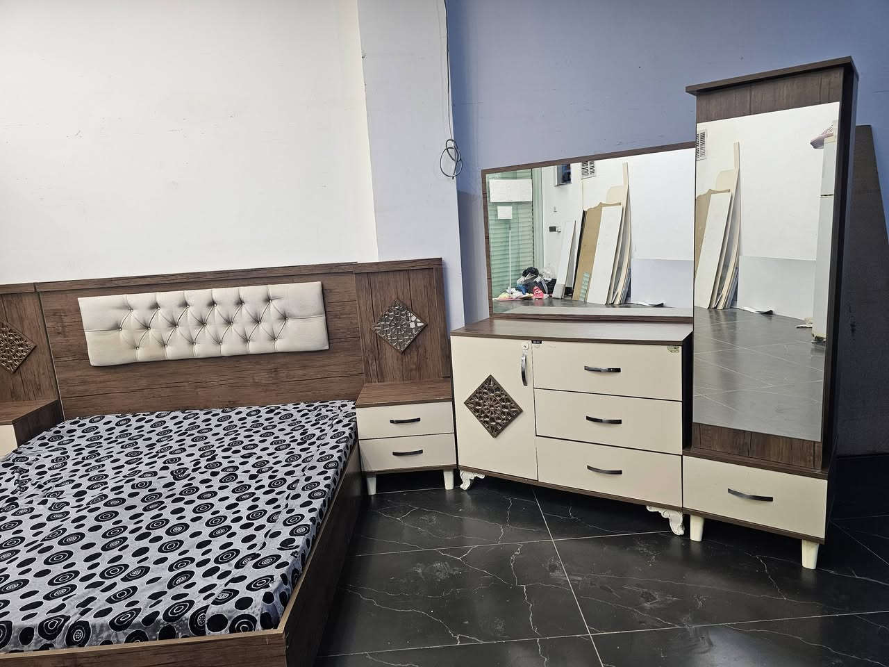 غرفه نوم للبيع دبل كنتور اخو جديد قليل مستخدم سعر 570 الف شراي يخابر رقم مكان كركوك ***********
