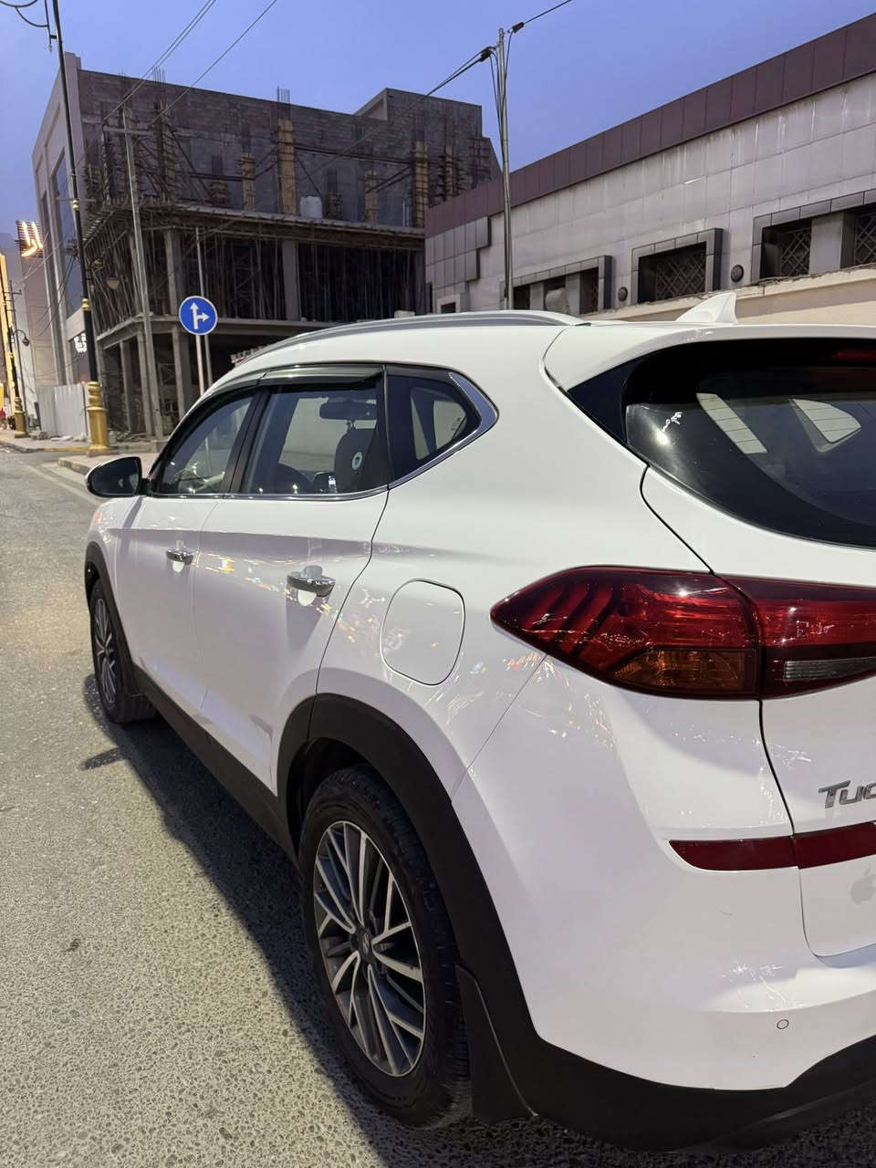 السلام عليكم
توسان2020 خليجي رقم بغداد
فول مواصفات عدا البانوراما 
مكفولة من اي صبغ فقط بارد خفيف بالجنطة وشوية بالجاملغ
ماشية 90 الف كيلو
مكان السيارة كربلاء 
السعر 205 وبيه مجال
للأستفسار ***********. ***********
