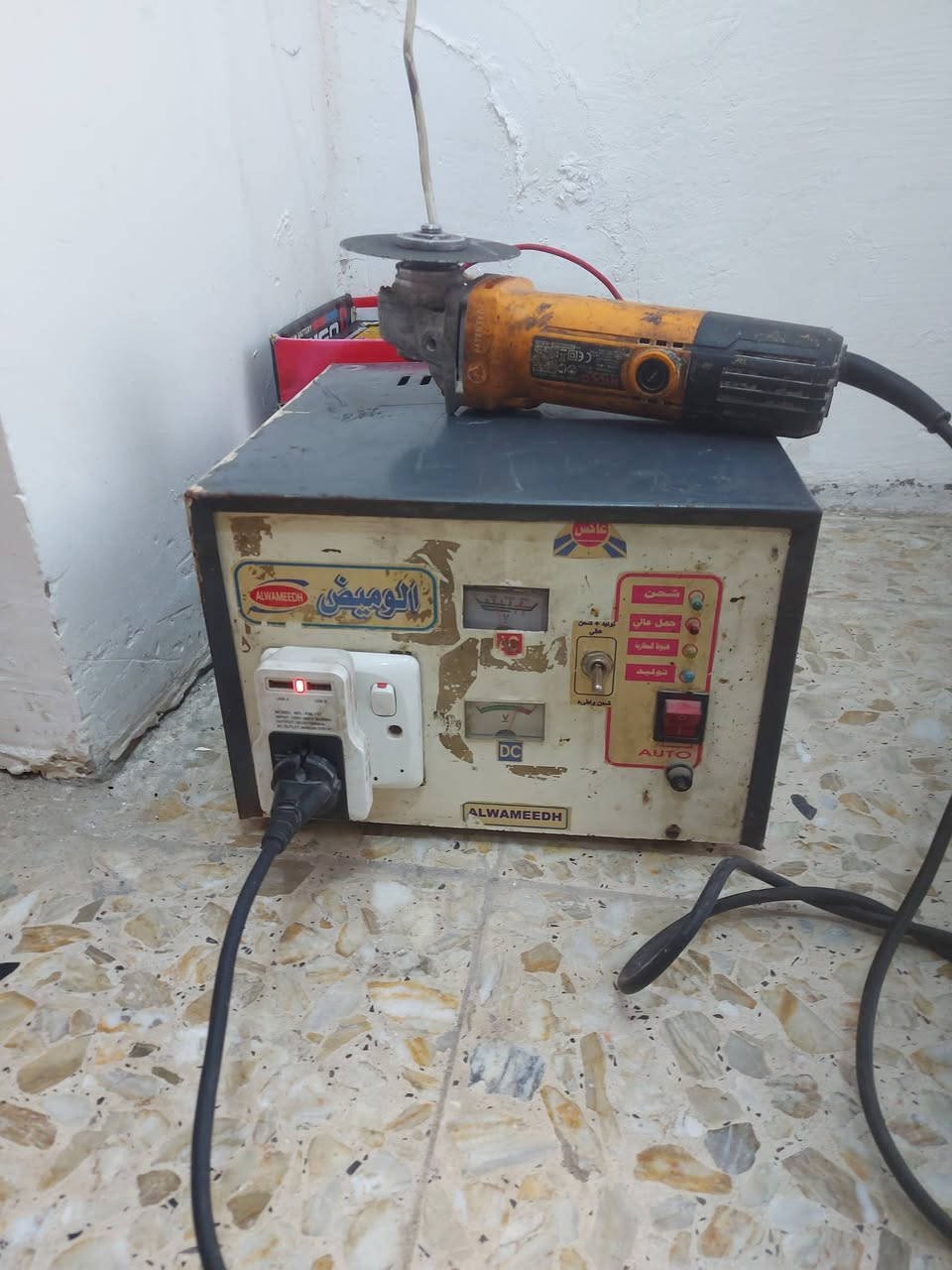 سلام عليكم أخوان عندي هاي عاكسه الوميض ألاصليه 12V+بطاريه 70A شرط على الشغل والفحص السعر 125وبية مجال الشراي يتصل *********** بغداد رأسه العبيدي يوجد توصيل بكروه...
