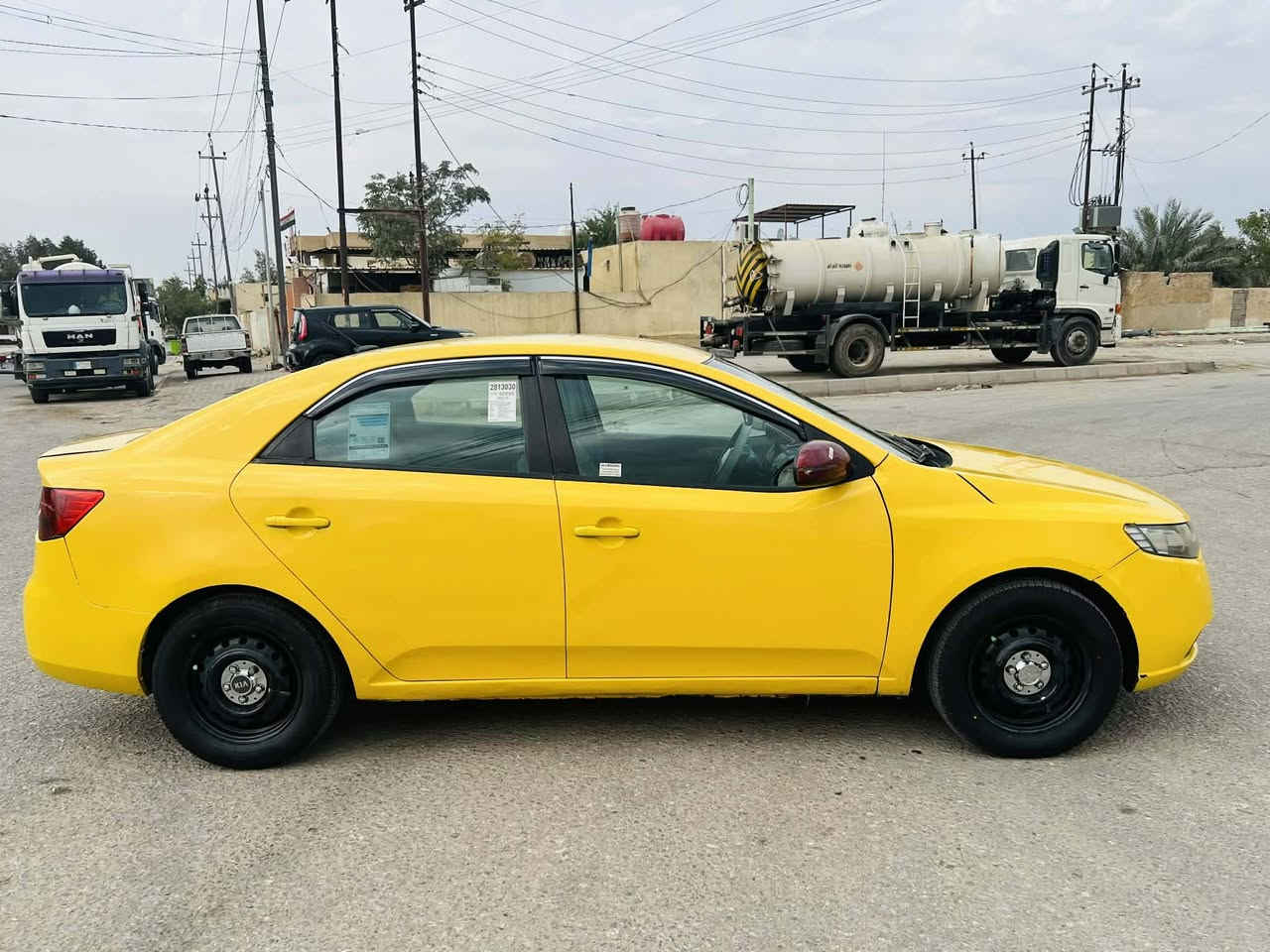 السلام عليكم 
سياره فورتي موديل ١١ أمريكيه حادثها بنيد مبدل وباب خلف السايق تخم تاير جديد سياره جاهزه ادامه كامله للمكينه ومجمع الماء السعر 78 وبيها مجال غير متواجد ع الفيس ***********
