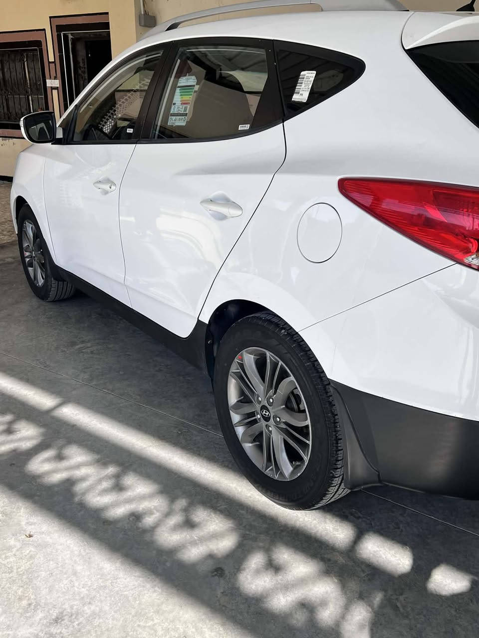 السلام عليكم
توسان خليجي 
موديل  2014
سياره جديده او مكفولة كفالة عامه 
رقم واسط مشروع وطني 
مكان السياره بل صويره يم جسر مال صويره 
 
***********  ابو مازن  
اني مكلف بل نشر
