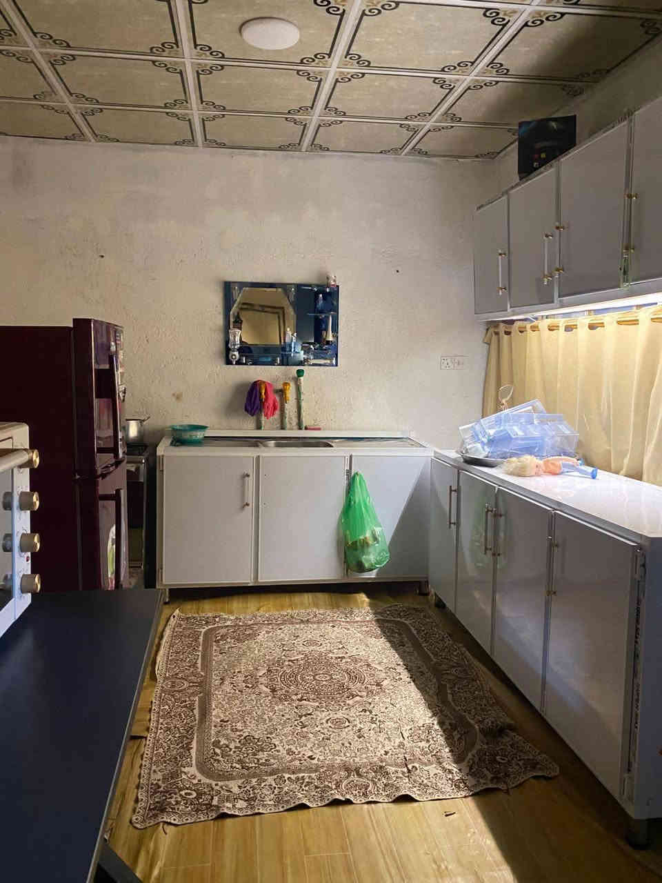 دار للبيع مساحة 110 طابو صرف  خلفية مدخل ٥متر وعرض 1متر يتكون من استقبال وصالة وغرفة نوم ومطبخ وصحيات مقابل البيت حديقة  الموقع كربلاء حي العامل المنطقة الرابعه يبعد 20 متر عن الشارع الرئيسي مال حي العامل للاستفسار الاتصال ***********
