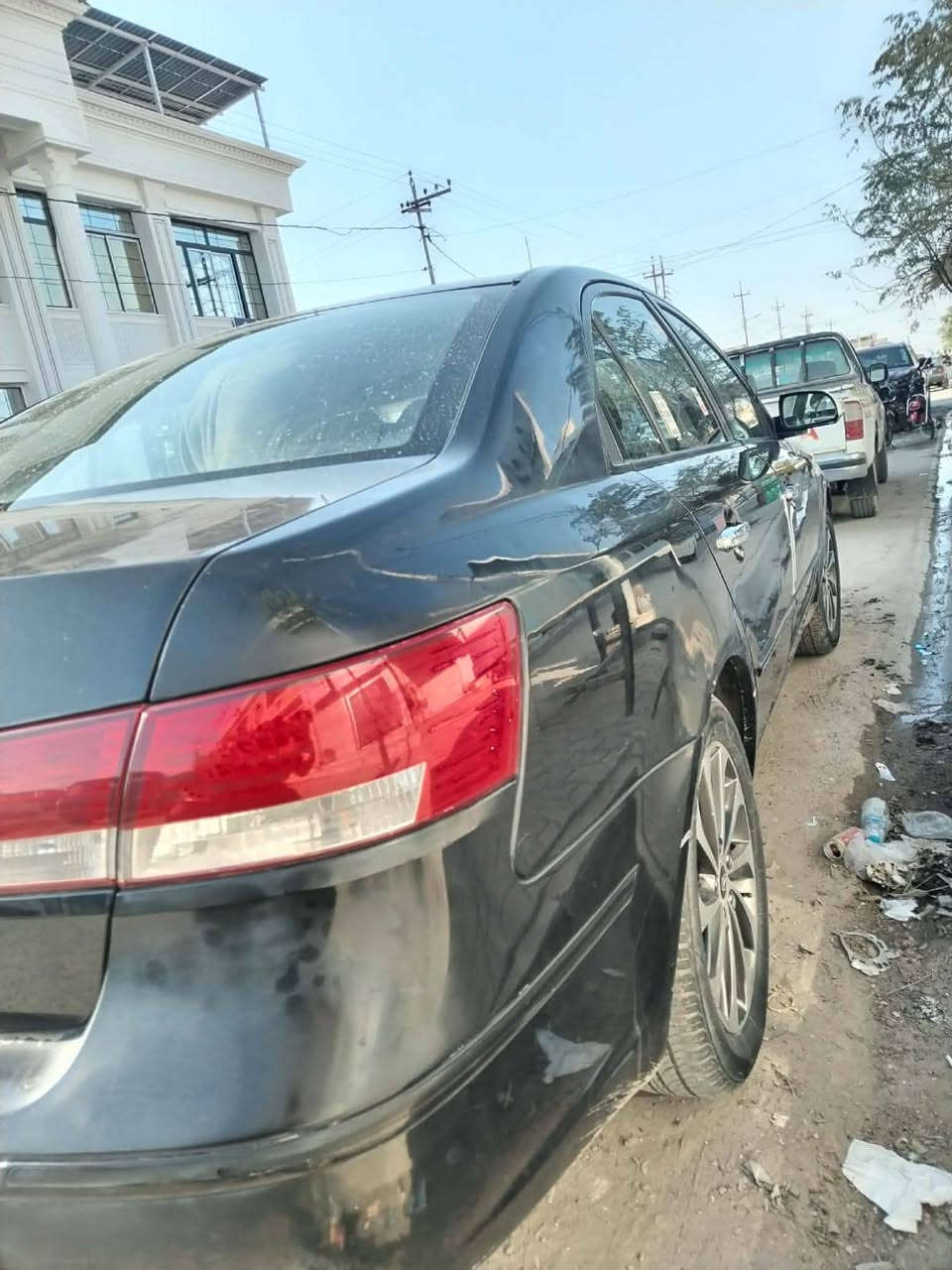 السلام عليكم سوناتا موديل 2008 خليجي 
محرك 2000 ضرر باب السكن ع الجاملغ السكن الخلفي السياره نظيفه بدون دواخل السعر 90 وبيه مجال ***********
