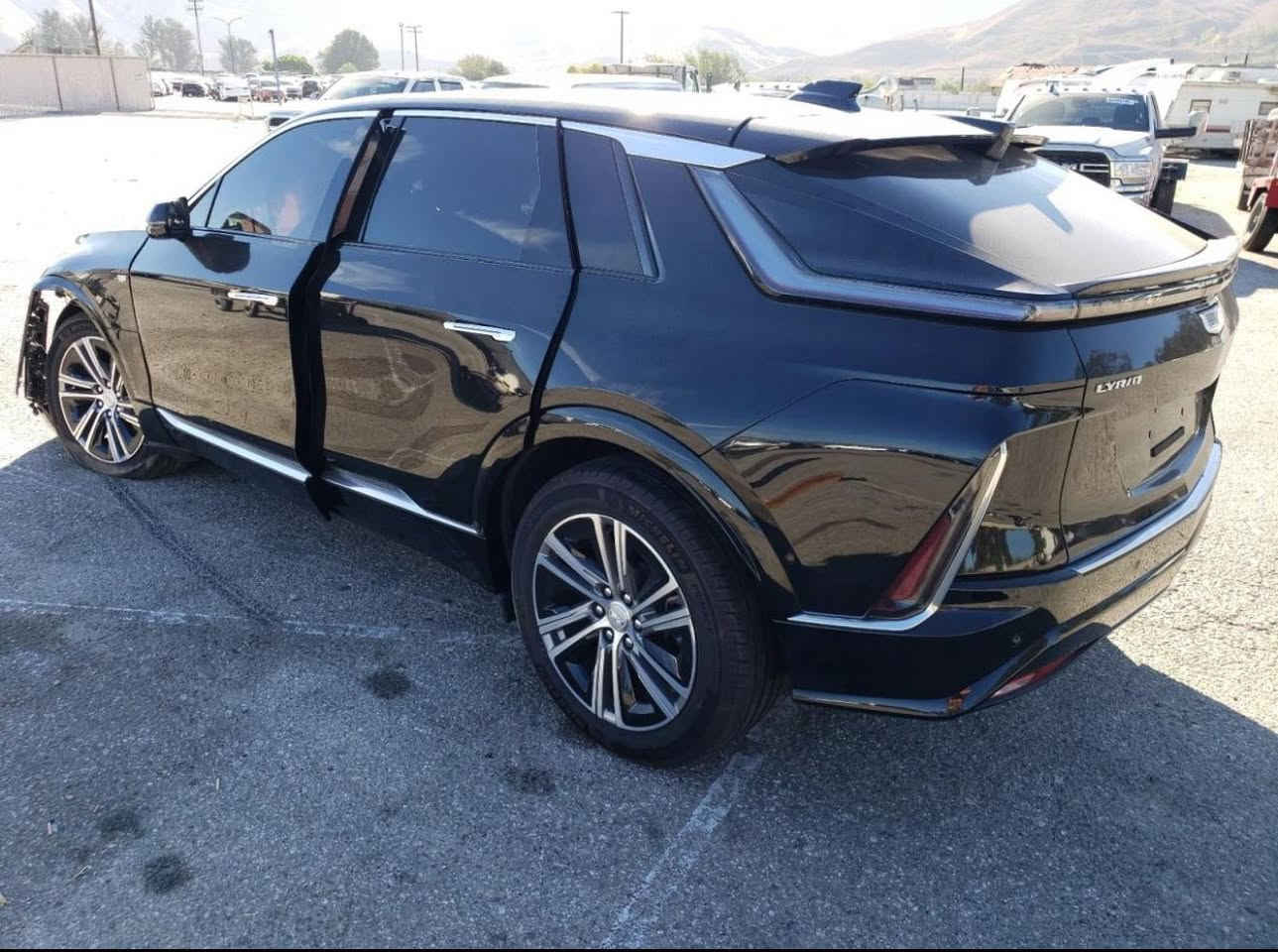 من رخصت الادمن
كادلاك ليريك 2024 كهرباء فل كامل
فئة LYRIQ Luxury 2

أعلى المواصفات:
بانوراما متحركة + مساج + جلد فاخر + دبل موتر AWD
وبعد بيها هواي مواصفات قوة تقارب 515 حصان ⚡

السيارة وارد أمريكا وتنباع على وضعها
بيها حادث (جاملغين + بنيد +  الأجزاء الداخلية)

فرصة للي يدور سيارة فخمة بسعر مناسب 👍
وشرط جوه السوك
*********** 📞
