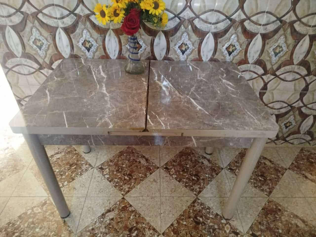 سلام عليكم ميز طعام للبيع نضيف مكاني ديوانية سعر 60 
تواصل على رقم او اتصل ***********
