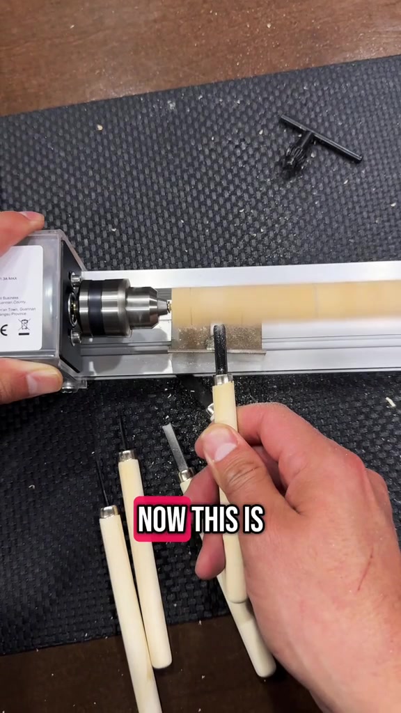 المخرطة المصغرة (Mini Lathe) متعددة الاستخدامات، وهي أداة مخصصة للأعمال الحرفية الدقيقة
، وتحديداً صناعة الخرز والحلي الخشبية.تتمتع هذه الماكينة بالأدوات والوظائف التالية:
وظيفة المخرطة 
*(Lathe Functions): تستخدم لتشكيل قطع الخشب الدائرية والمنحنية بدقة عالية.وظيفة القطع 
*(Cutting Functions):مزودة بمنشار دائري صغير لقص الخشب بالأطوال المطلوبة أو فصل القطع.وظيفة الثقب
 *(Punching Functions): تتيح حفر ثقوب دقيقة في مركز الخرز أو القطع الخشبية.وظيفة التلميع
 *(Polishing Functions): تستخدم لتنظيف وتنعيم سطح الخشب للحصول على ملمس ناعم ولامع باستخدام ورق الصنفرة أو أدوات التلميع.تعتبر هذه الأداة مثالية للهواة وصناع المسابح والمجوهرات الخشبية نظراً لحجمها المدمج وتعدد مهامها. توصيل 5الف لجميع محافظات العراق سعرها 55 الف فقط


**إذا كنت صاحب هذا الإعلان وتريد حذفه لأي سبب، رجاءا أرسل رسالة إلى الدعم الفني**