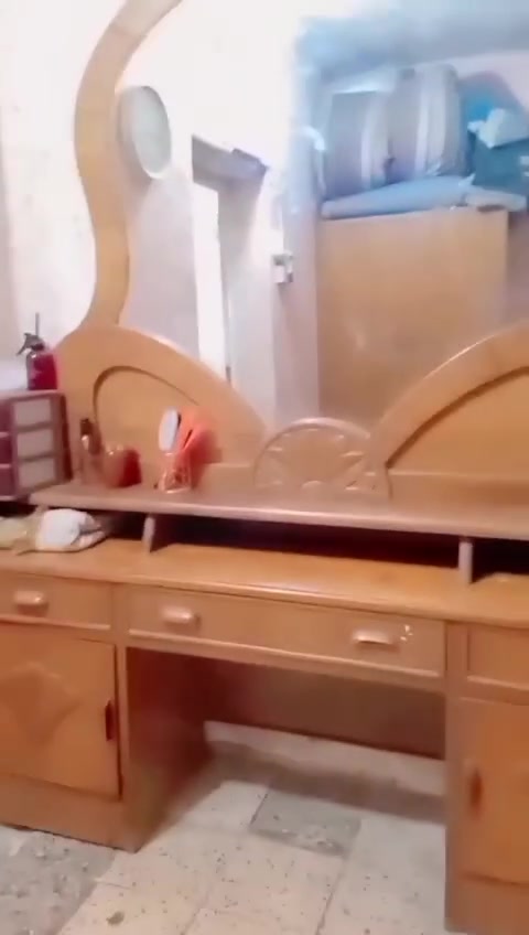 غرفه نوم صاج عراقي غراضه كامله لئن لمكان زغير سعر 450 الف يحتاجله بس صبغ شراي يتصل على هاذه رقم  ***********
