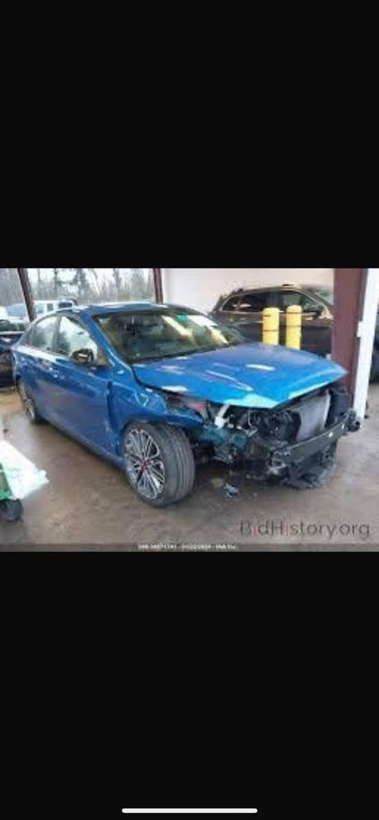 فورتي 2022
كيا فورتي GT وارد امريكي صور الحادث مرفقه
1600 تيربو 
مواصفات السياره حلوه
رادار امامي او رادار خلفي
حساس امامي اوخلفي
مودات قيادة سمارت اونورمل و سبورت 
قياده ذاتيه شاشه حجم كبير كار بلي او اندرويد
فول تحكمات استيرن جهتين
اناره داخليه متغيره 
بصمه بصمت ابواب  تشغيل عن بعد
صندوق ذكي عن بعد 
كشنات جلد 
اشاير مري 
تبريد قطعتين 
لايتات لد امامي خلفي
ترحيب دخول 
اضويه ابواب عند الدخول 
فتحه بل سقف 

السعر 175$
رقم ***********
