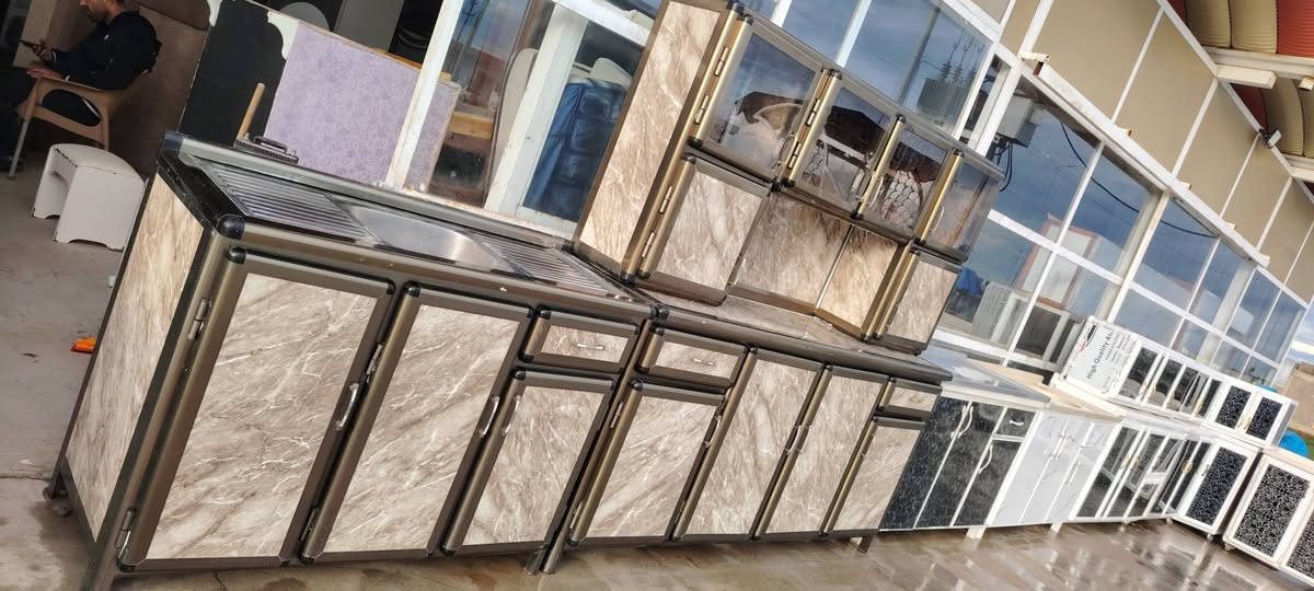 معرض حمزه
 لبيع الاثاث المنزليه (مستعمله+جديد)
العنوان برطله سايدين اربيل مفرق باصخره 
للاستفسار الاتصال على الارقام: 
***********
***********
