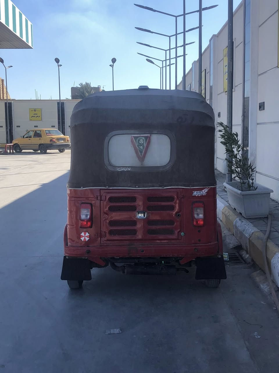 السلام عليكم تكتك للبيع موديل 17التكتك بيهة خيط تبخير بس التكتك خير من الله مكينة مال18 للستفسار ع ***********
