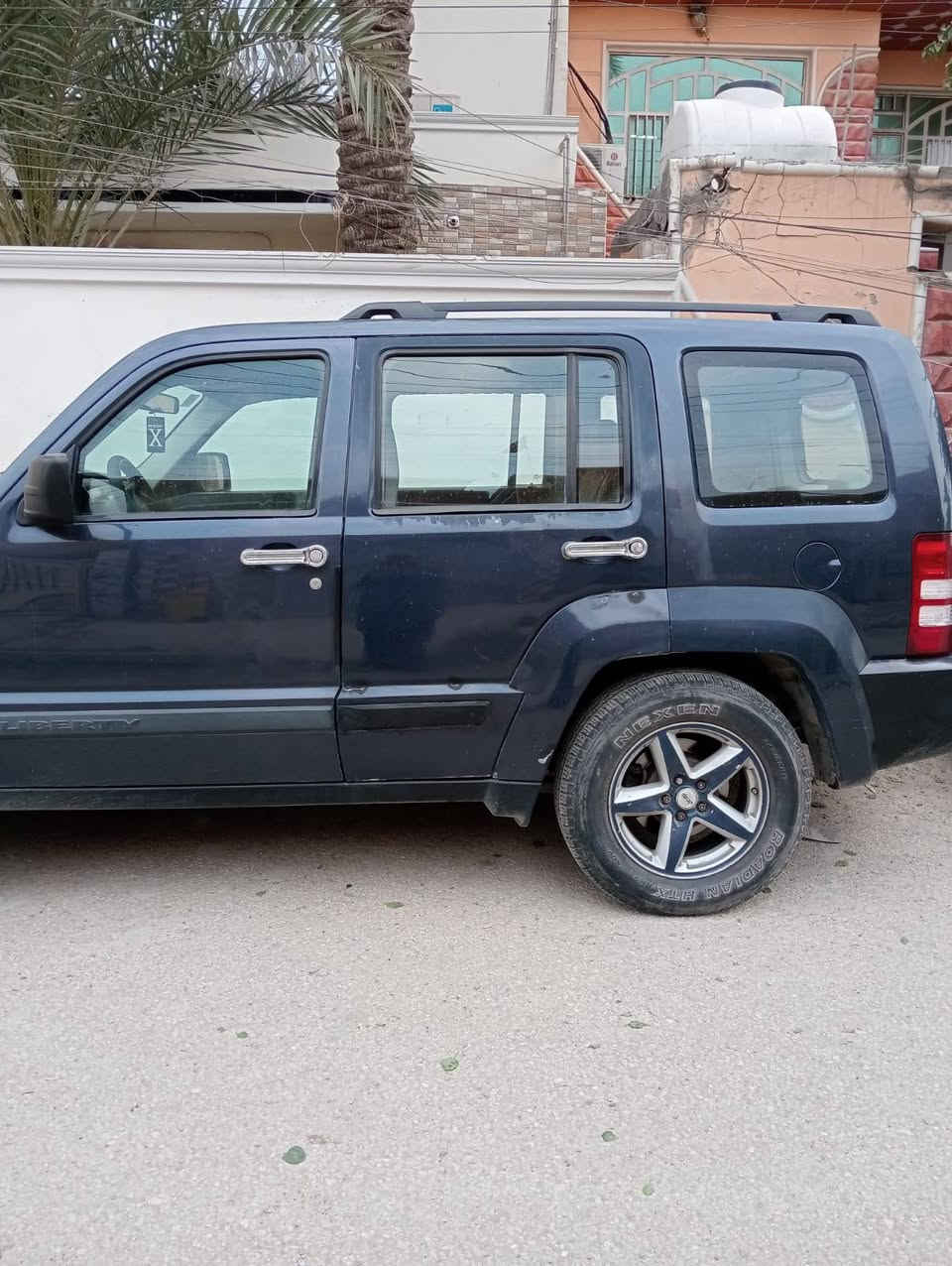 جيب ليبرتي 2008 فور ويل رقم بغداد اللون كحلي منظومة غاز وبنزين حادثها الباب خلف السائق  ومحرك جديد 2011 كير مكفول مكينه مكفولة للتواصل عله هاذ الرقم *********** +واتساب
