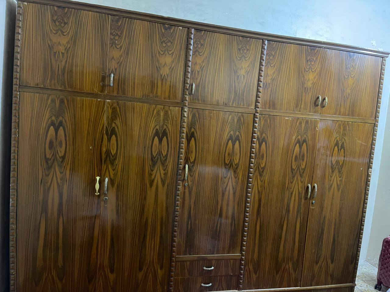 كنتور  صاج  شغل عراقي
5بوب و5ملاحق  سعره 250بي مجال
***********
