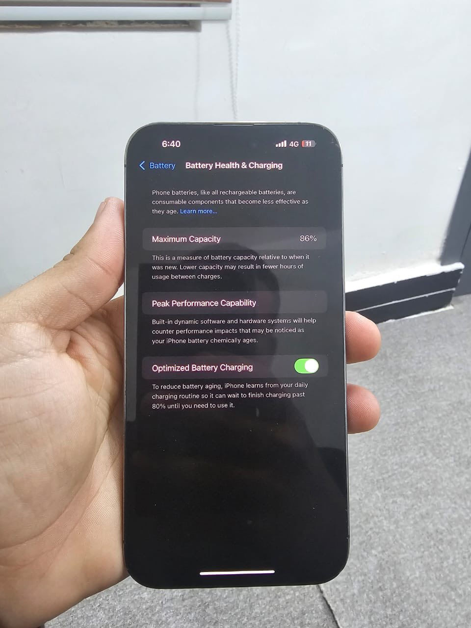 ايفون 14 برو ماكس بنفسجي 
الذاكرة : 256 جيجا 
البطارية : 86% 
نموذج شرق اوسط شريحة وحدة 
نفس ما موضح بالصورة الخلفية مكسورة مع كسر صغير جداً بالشاشة 
الشاشة ما مبدلة ابد والجهاز ما مفتوح 
السعر : 750,000 الف 
المكان النجف الاشرف مجمع ابو تراب 
اتصال مع واتساب : ***********
