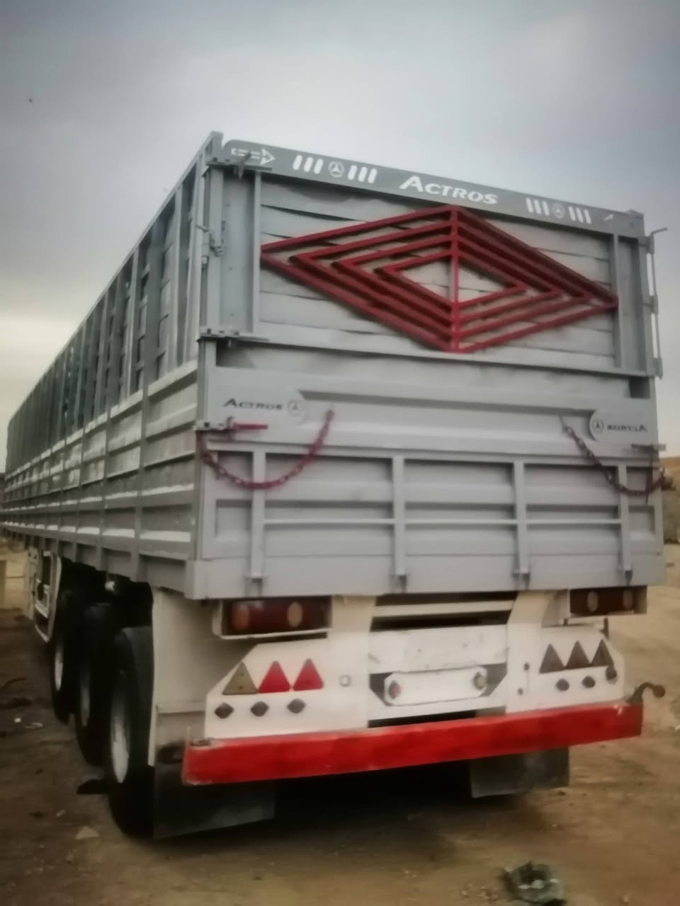 للبيع الطول ١٢/٧٥ارتفاع مترين دناكير مربع صيني١٤عربانه جاهزه اربط واطلع موجوده برمادي اتصل
***********صاحبها السعر ٨٦
