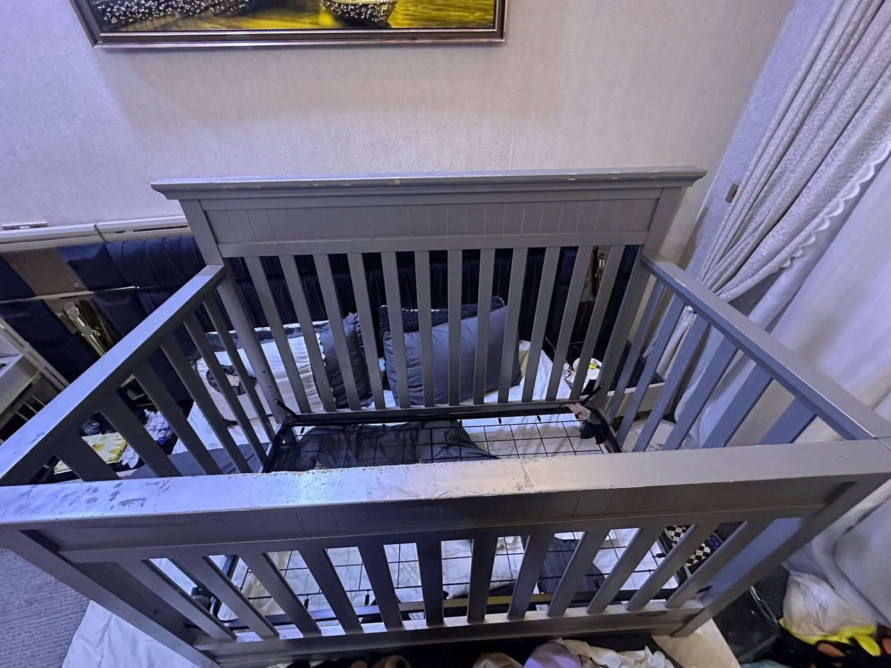 السلام عليكم ميز وچربايه طفل وميز للبيع 
نظاف كلش شوفة عينك (للتواصل ***********)
لمرايا ب ٧٥ 
الجربايه ب ١٥٠ 
الميز ب ٨٥ 
بيهن مجال للشراي
