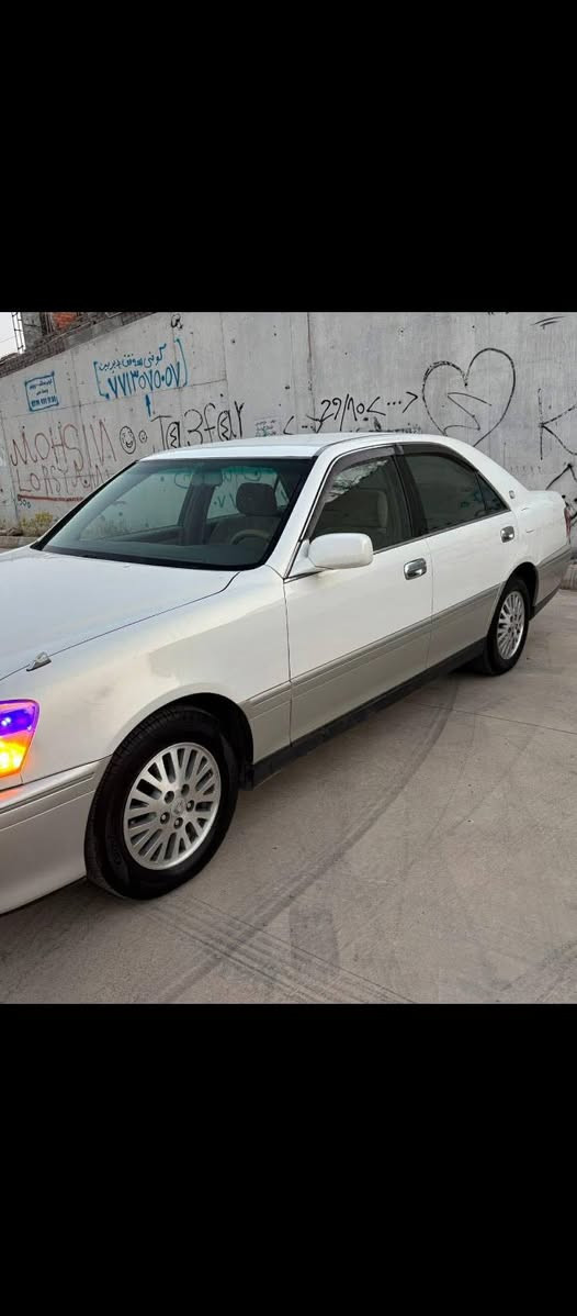 سلام علیکم ڤی ڤی تی 2001
شتی تایبەت و نازدار 
دودوگمەو چوار کوشن کارەبا 
پەردەو شاشەو تحدید سرعە 
ئاوێنە کارەباو هیتەر 
داشبوڵی نەجەف بەڵام ڕەقەم یەک 
پێویست بەوەسفی تر ناکات ماڵەکە دیارە  
لەسلێمانیم  بەشەرتی ئەوەی تۆ  حەزت لیەتی 
*********** لەسلێمانیم 
ڤایبەرو واتسئەپ 
ئەدمینی گوڵ ❣️
