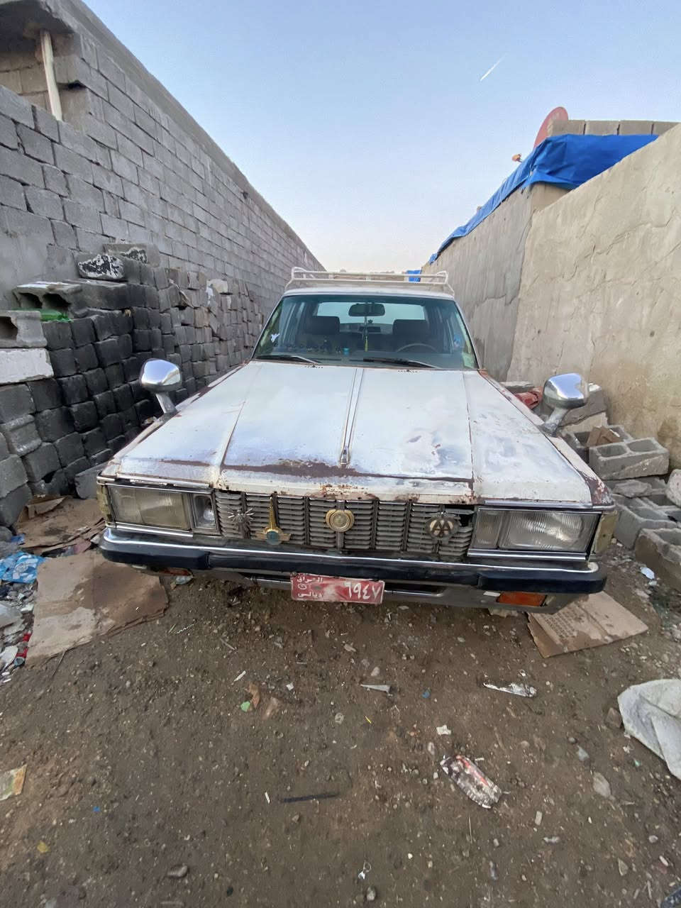 السلام عليكم كراون 82 ديلوكس مكينه وكير تي واي مكفولات تخم تاير جديد صدر نص عمر السياره بأسمي وكاله عامه اني احولك عليها غرامات 100 الف وهيئة 720 يوكعن من سعرها مكاني بغداد المعامل حي النصر السعر 25 وبيها مجال 
تواصل واتس اب ***********
