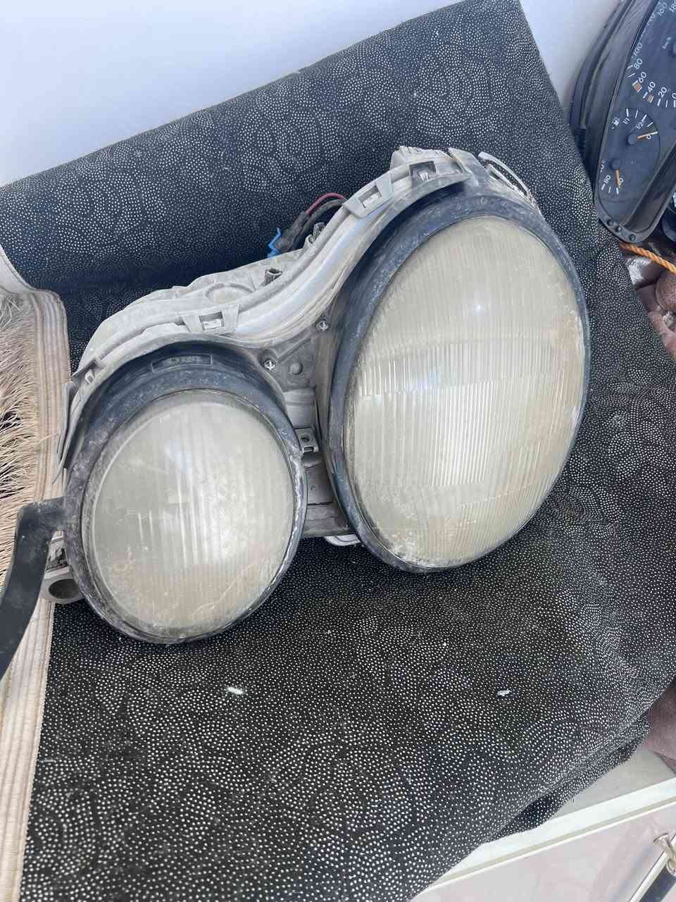 عندي عينة مال كيلو متر موديل ١٩٩٨ 

وباب كذلك الباب جديد ونضيف حيل

ولايتات يرادلهن تنضيف 

قيم واخذ بلي يرضي الله مكاني كربلاء وموجود توصيل كذلك 

***********
