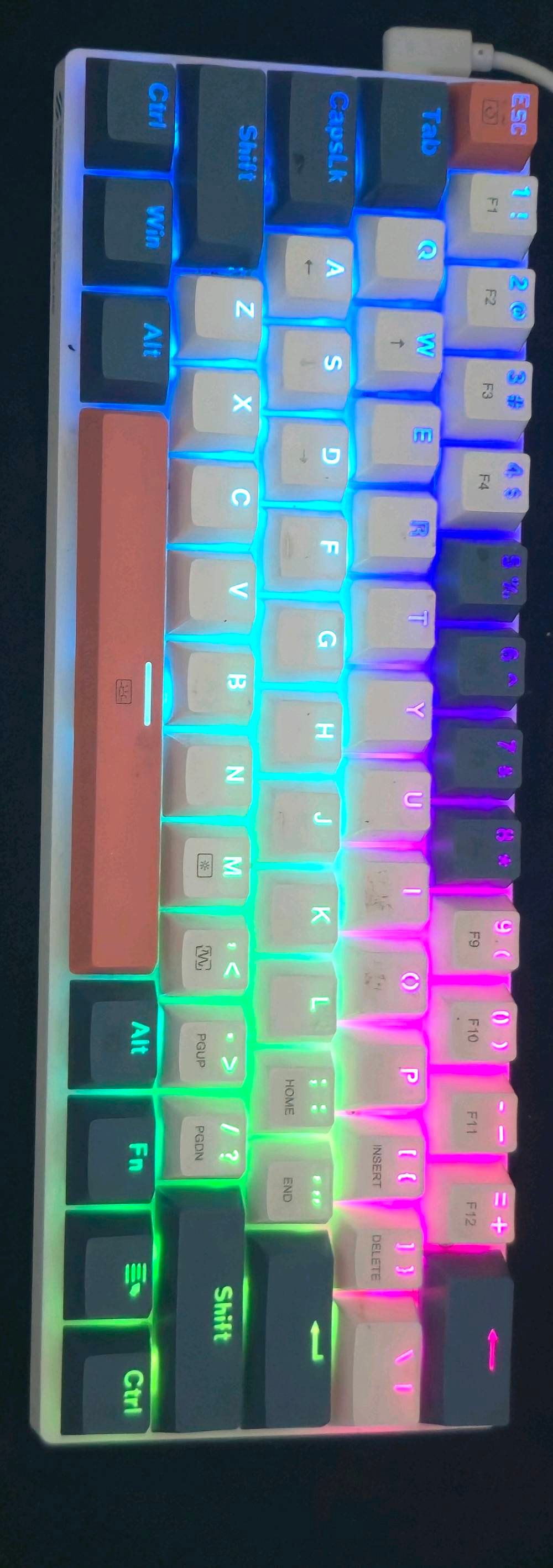 PC Gaming شبه جديد للبيع – استخدام 5 أشهر فقط
استخدام كلش بسيط الله شاهد لعبت بي العاب قصص بس كمبيوتر قوي استخدام شخصي خفيف 5 أشهر فقط، نظيف جداً وما عليه ضغط، جاهز للألعاب الثقيلة بدون مشاكل.
المواصفات:
• CPU: AMD Ryzen 5 5600X
• GPU: RX 6700 XT
• RAM: T-Force 32GB (16×2)
• Storage: Lexar SSD 1TB
• Cooling: تبريد مائي LS720 SE DIGITAL
• Motherboard: MSI PRO B550M-P GEN3
• PSU: 650W
• Case: Antec
الملحقات:
• ماوس Logitech G304
• كيبورد Machenike K500-B61
الشاشة: Samsung G5 Curved 144Hz
الاستخدام: 5 أشهر فقط
الحالة: ممتازة
السبب: عدم الحاجة 
السعر:  مليون و 650 
المكان: كربلاء ويوجد توصيل لكل المحافضات
التواصل: ***********/***********
البيع كامل فقط – الجاد يتواصل.
ضمان ومكفول وتفحصة براحتك وين متريد 
مع جزيل الشكر
