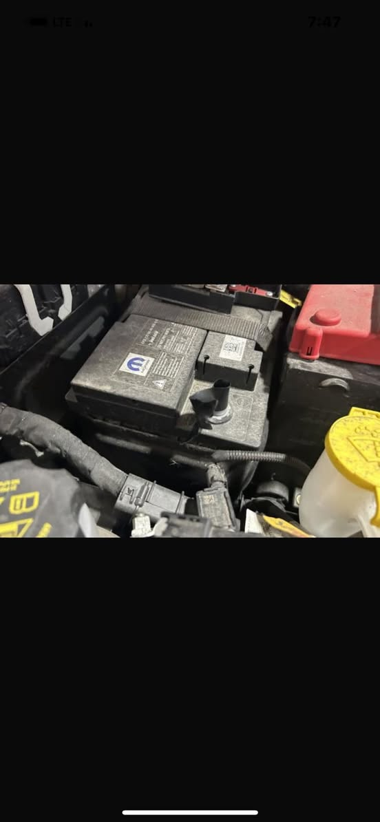 السلام عليكم دوج هورنت موديل 2024 هايبرد بانزين وكهرباء 
مرقم كامل بغداد
حادثها جاملغ وربع البنيد فقط
بدون ايربالك بدون شاصي ولالغد ولاراديتر ومصلحه كامله
فول مواصفات عده الفتحه
رادار امامي خلفي جانبي مري 
اشاير بلمري كشنات كهرباء صندوق كهرباء خروج عن المسار
ماشيه 24الف 
السعر 168 للتواصل على هذا رقم
***********
