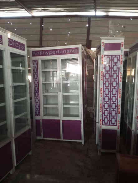 عارضات صيدلة 
سعر 175القطعة 
عنوان ام العضام 
***********
يوجد توصيل
