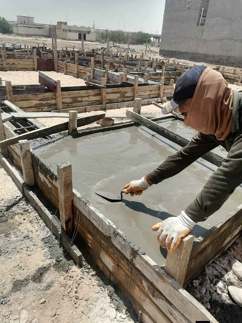 السلام عليكم بتلو زراعي200م للبيع قرب مجسر الاسكان الصناعي  خلف الفلل السعر 28وبي مجال للشراي الاتصال ***********
