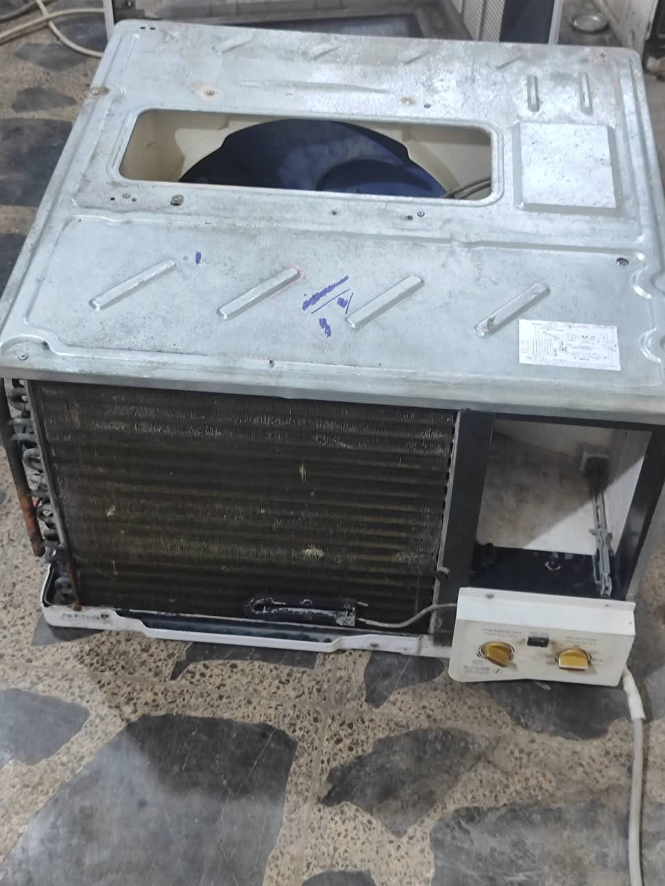 السلام عليكم مكيف جبسون للبيع السعر 250و بيها مجال  *********** المكان شعب شارع الصحه
