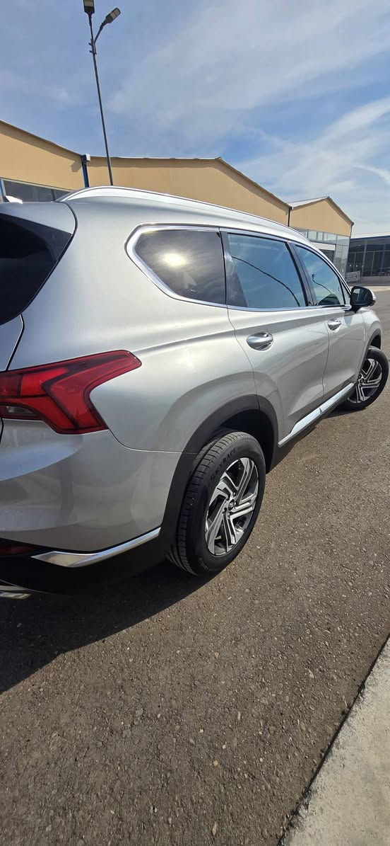 السلام عليكم للبيع اومراوس سنتافي2023 فول الفول كفاله عامه محرك2500 ماشيه38 تقريرغرق بدون نسبه يعني نضيف بدون اضرار والسيارةمكفوله كلوب واحدممشتغل بيها  والسونرموجود وصورامريكه رافقهن  استفساراتصل فقط عنواني بغداد كرب ساحةامضفر  ***********  السعر215بيهامجال
