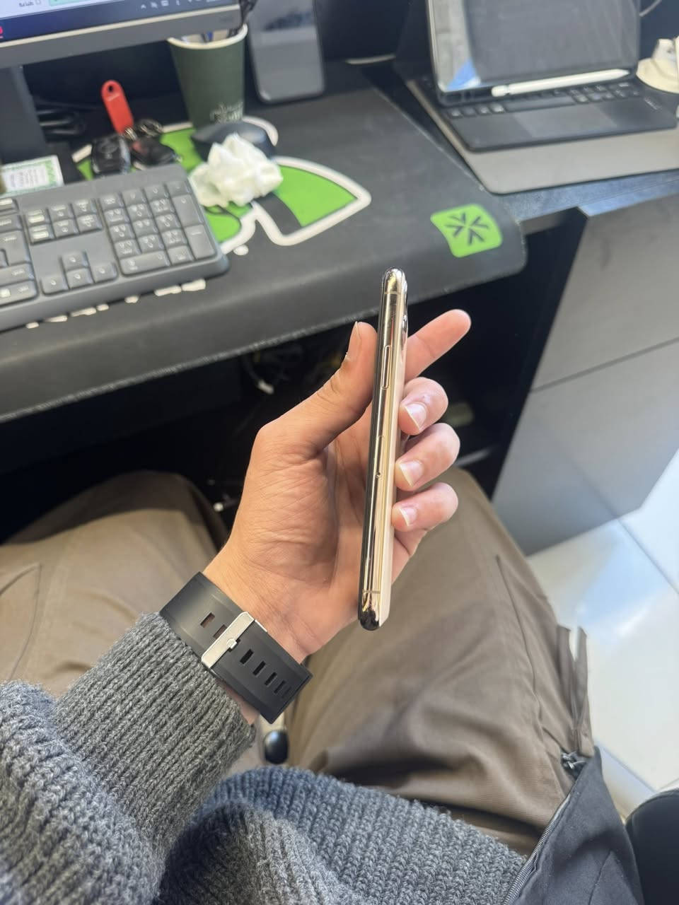 ايفون 11 برو
ذاكرة 256 ياباني ما مبدل بي ولا قطعه جهاز نضيف مجرد بي شخوط قليلة 
البطارية 72 اصل ما مبدله كامرات يخبلن بي زومx2  
السعر 350الف 
كربلاء _الجمعيه 
***********
