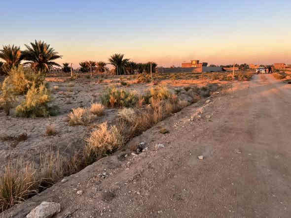 ارض للبيع تجاري بسعر العادي سعر جداً مناسب (2320) متر واجهة 37.5 نزال 74 تبعد 48 متر عن شارع 100 الجديد 
مثل ماموضح بالمخطط طابو زراعي سند 25 نقل مباشر 
كامل خدمات تبعد 150 متر عن التبليط (ماء وكهرباء متوفر)
موقع الارض مجاور جامعة بابل تبعد عن الشارع الرئيسي حلة نجف 850 متر 
للاستفسار اكثر ***********
