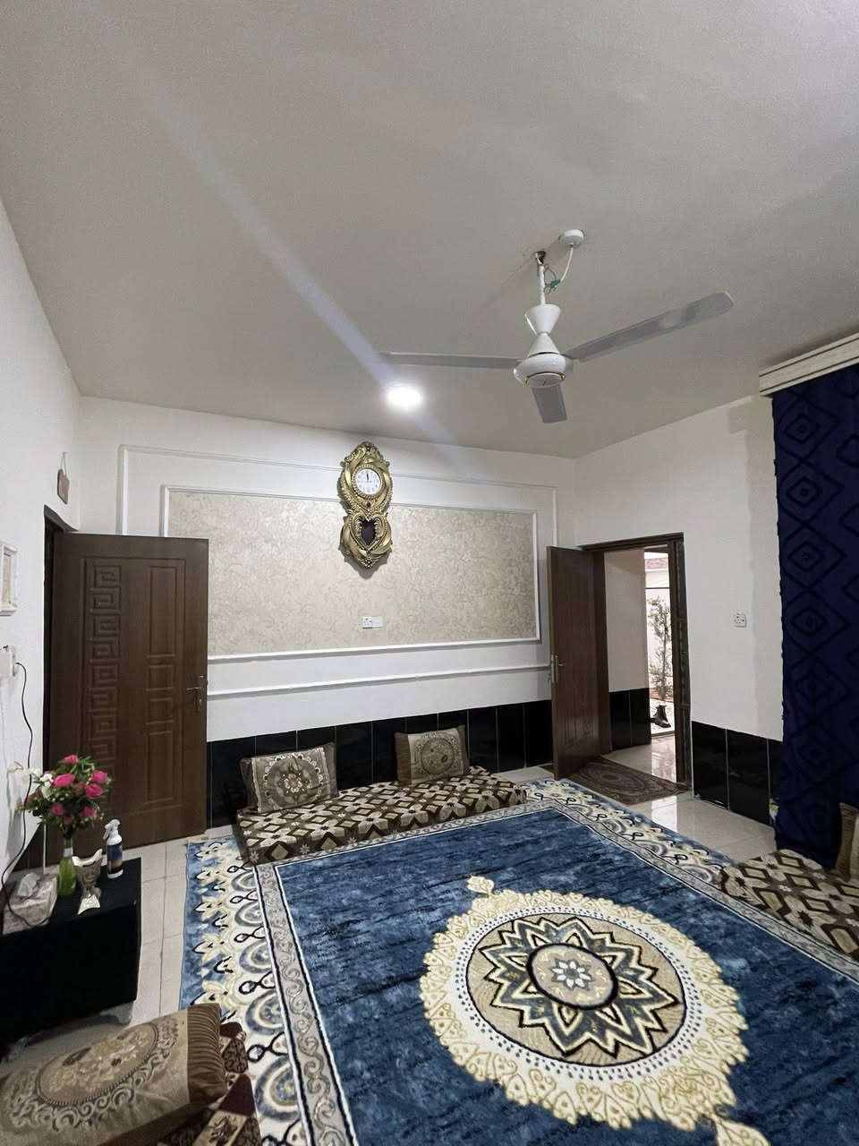 بيت للبيع مجمع المستقبل طابق واحد طابو صرف مقابيل ٧كيلو خلف السجه غرفتين صاله مطبخ استقبال صحيات خارج وداخل كراج سياره وحديقه 
السعر ٧٥ مليون 
مكتب كريم العبيدي 
***********
