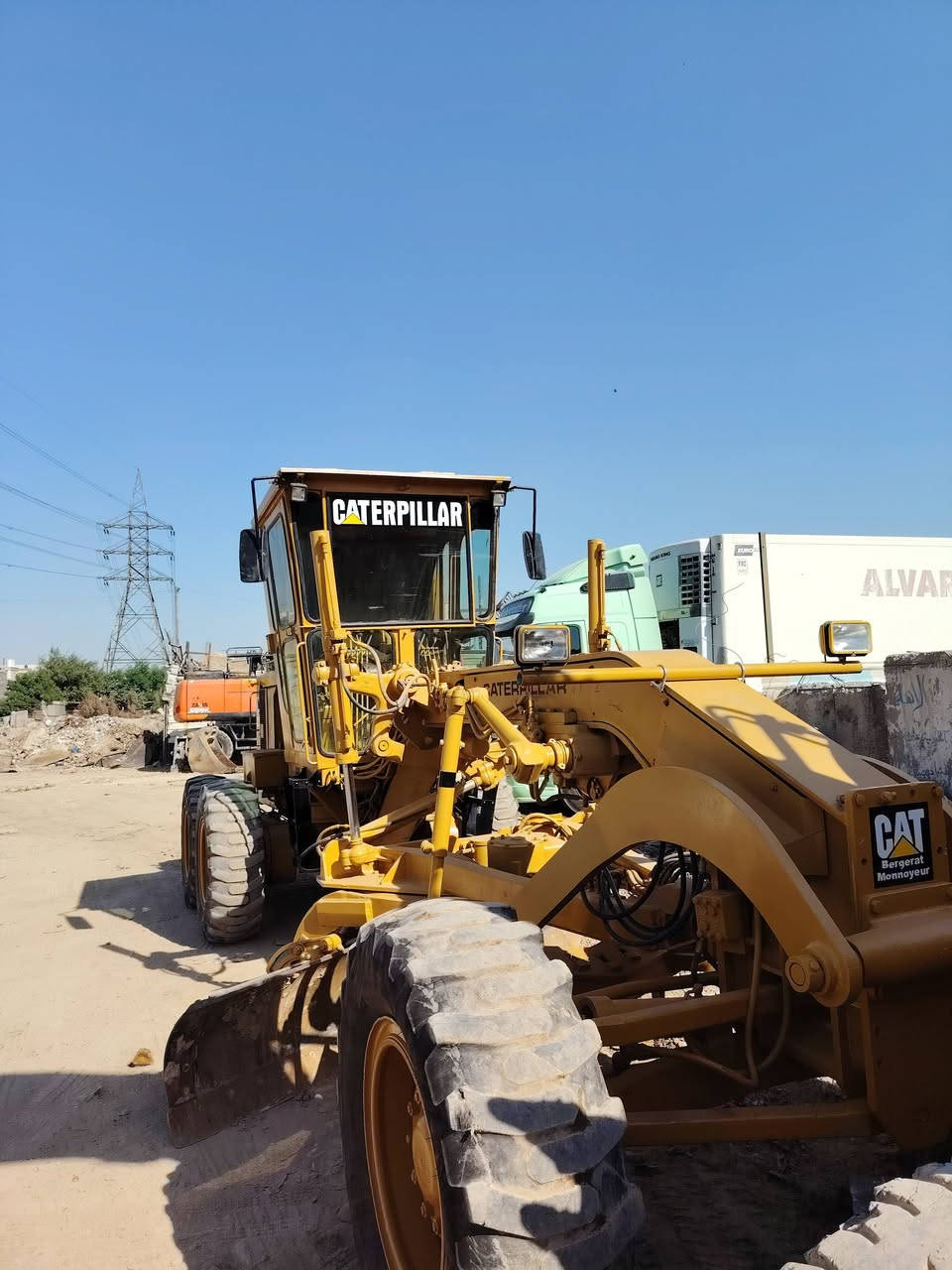 السلام عليكم جريدر مدير موديل 79 كتربلر للبيع دخول جديد منفيس باسمي سعر275 للاستفسار على هذا الرقم***********
