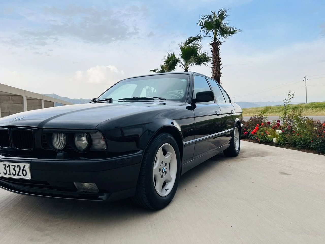 -سلام عليكم BMW....
موديل 1990محدث  95بدون ضربه مصبوغه عام للجمالية ✅
 مكينه 525 كبس اصل و فصل گير اوتوماتيك  تبريد ...
سياره بجم عريض سلايت 
. ستيرن ايرباك اربع جام كهرباء مرايات كهرباء شغال .
داخل كارتير دبل جكمجه كشنات جلد بلاد هيتر .داخل فورميكه  . بردة خلفيه شريكه .رقم وسنويه جديدة لل 2029 شرط تحويل .
سعر 65  ومجال مكان سيارة قضاء عقرة بين اربيل و دهوك رقم تلفون /***********.
