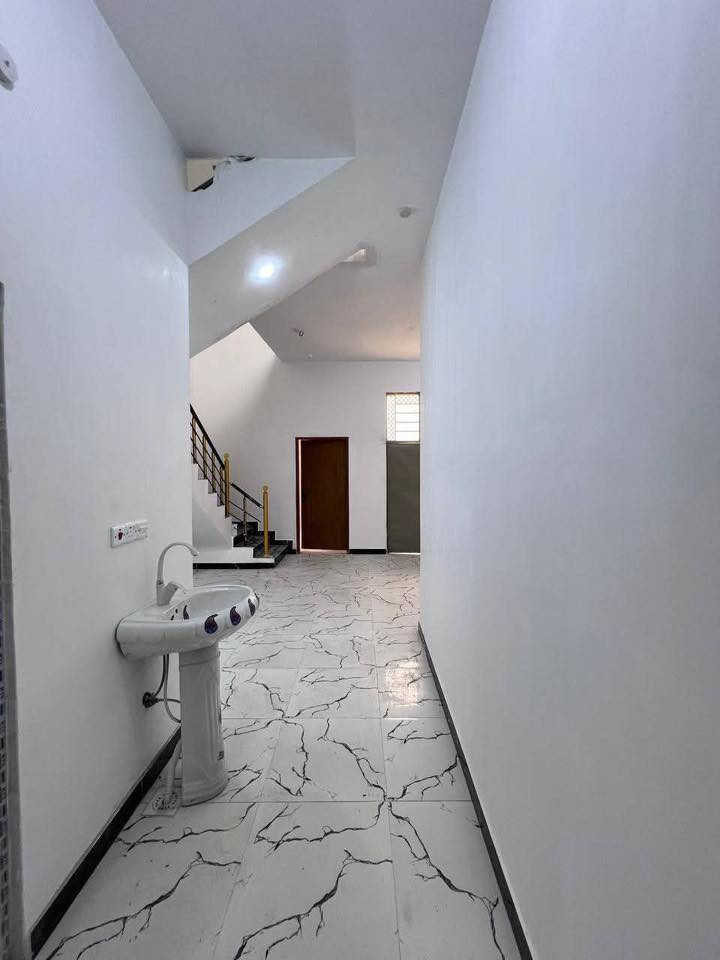 دار سكن #للبيع 🏠
ملك صرف زراعي عراقي نموذج 25
تقابل ابو الطابو مباشر .
#المساحة :: 160م / والخلف نهر 
البناء حديث وشغل مرتب وسعر مناسب 
#السعر :: 63 مليون قابل للتفاوض
📍 ابي الخصيب - العوجة - مدارس سهل الخصيب
#يحتوي :: طارمة . استقبال . صحيات خارجية .
صالة واسعة . غرفتين منام . صحيات داخلية .
مطبخ . منور خدمات ( كيزر مع ماطور بوستر )
#للإستفسار ::***********
