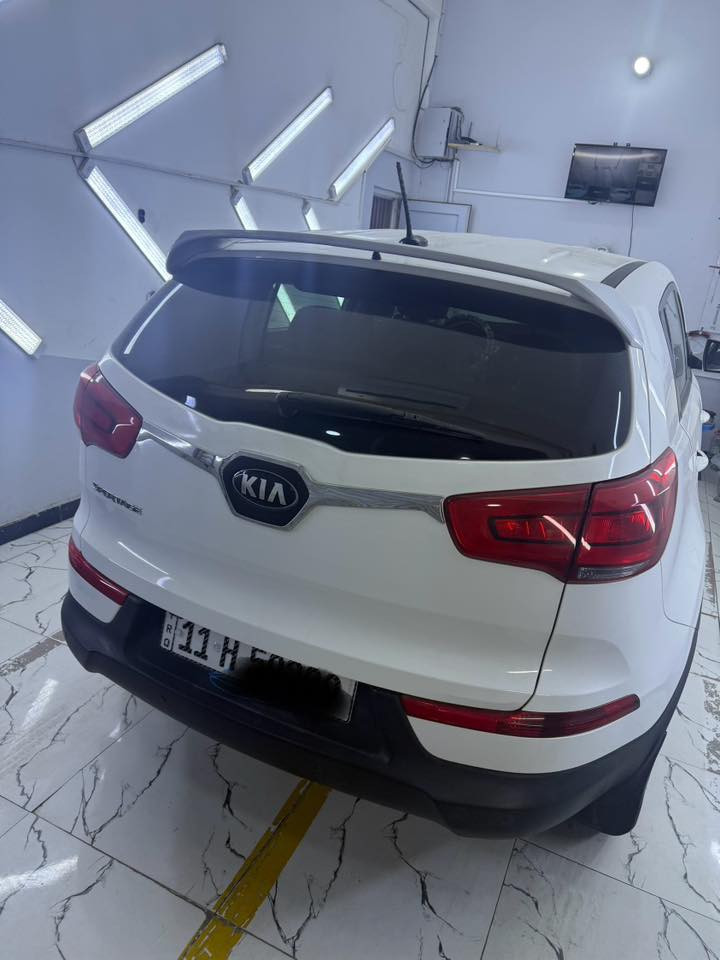 السلام عليكم
*سبورتج موديل   ٢٠١٦
 *محرك Gdi

*رقم انكليزي بغداد

*مواصفات معروفه للكل

*سيارة مال بيت ما تصرف عليها ربع جاهزه من كلشي  نظيفه جدا جدا احلى من الصور

*ماشيه ١٨٦ کم

*حلوه كلش ترايها ممتاز 

*مكانها الخالديه

*السيارة باسمي تحويل مباشر
*سونار مرفق مع الصور 

• السعر  ١٣٨ $ ورقة وبيها مجال

*رقم الهاتف   ***********
