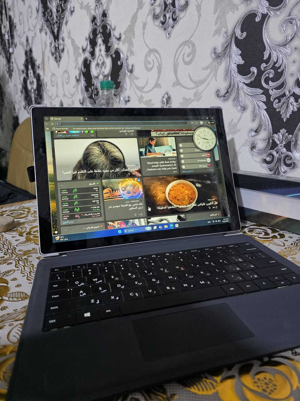 لابتوب + تابليت مايكروسوفت سيرفس بوك -برو 5
Microsoft Surface pro 5
المواصفات :
المايكروسوفت  سرفس معروفه مواصفاته للجميع 
* جهاز سوبر سليم وخفيف الوزن يصلح للسفر والدراسة والاعمال الهندسية بسرعة وكفاءة عالية يتمتع بمعالجات سريعه جدا  مع هيكل خارجي من الألمنيوم 
* الجهاز مستعمل عند السفر فقط نظيف جدا جدا ...مع بطارية ممكن استخدامها لاكثر من 5 ساعات عمل متواصل
* بلوتوث مع سماعات ستيريو صوت راقي جدا  
* نظام وندوز 11 مفعل اصلي 
* برامج اوفس مفعله مدى الحياة 
* جميع برامج التواصل الاجتماعي منصبه وجاهزة للعمل
أبرز المواصفات الفنية:
• المعالج: Intel Core الجيل السابع (Core  i7-7660U).
• الشاشة 13.5بوصة PixelSense تعمل باللمس بدقة 2K.
• الذاكرة (RAM) DDR3. 16GB
• التخزين: SSD  سعة، 512 GB.
• كارت الشاشة: Intel HD Graphics 620-
• ?128 GB.
• الاتصال: Wi-Fi +  4G -5GLTE.
• المنافذ: USB 3.0، Surface Connect للشحن، منفذ Mini DisplayPort، فتحة بطاقة MicroSDXC.
• الكاميرا: أمامية 5 ميجابكسل وخلفية 8 ميجابكسل.
• البطارية: تصل إلى 5 ساعات عمل متواصل مع شاحن اصلي 65 واط
المميزات الرئيسية:
• تصميم خفيف الوزن ومحمول (يتحول من لابتوب إلى تابلت).
• قلم Surface Pen يدعم دقة عالية.
• لوحة مفاتيح Surface Pro Type Cover 
* مع الجهاز حافظة سرفس اصلية +حقيبة + قلم اصلي  إلكتروني ممغنط
للمعلومات الاتصال و التواصل على الرقم : ( المكان بصرة)
*********** واتساب
