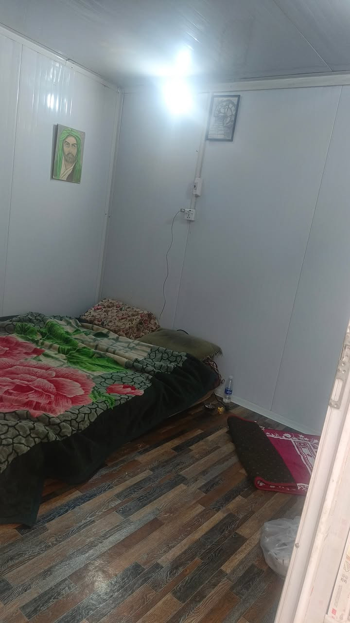 كرفان للبيع السعر مليون و ونص  وبي مجال المساحه اربعه هو ولصحيات ولعرض 3 هوه كدامك بصوره وتعال وشوف 
مكان سوق الشيوخ قرية النصر قرب مدرسة قانه
***********
