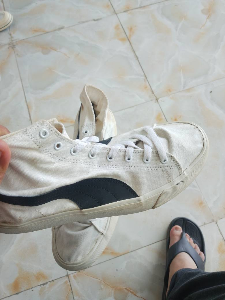 سلام عليكم شباب حذاء باله. ولادي. بناتي. سعر.3000 بس. باله. تنزيلات
مكان حي الكرار مجاور المدرسه. الحديد ***********
يم بيت حسين. صفار.
