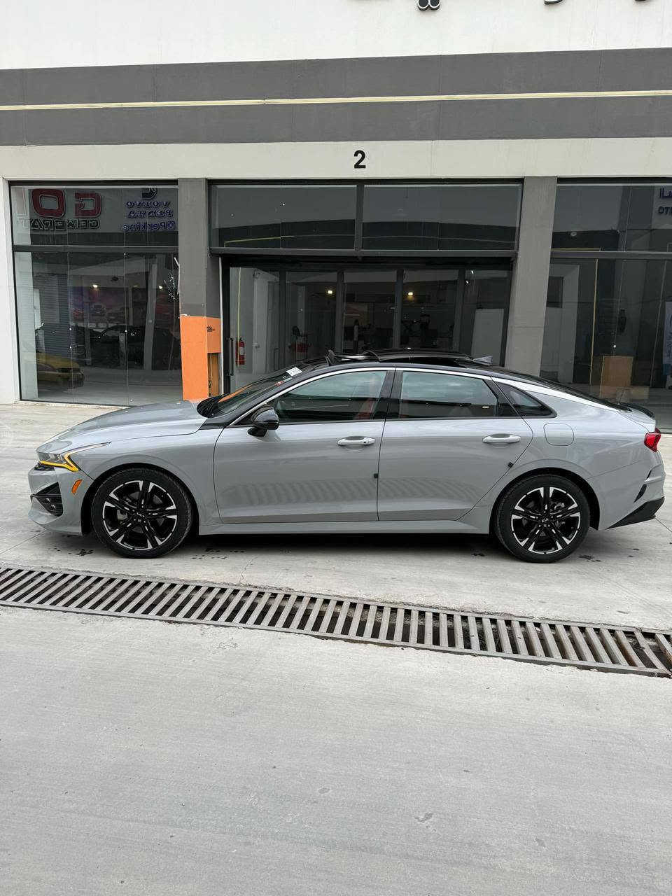 سلام عليكم
مكلف بلنشر
للبيع
كيا K5 موديل 2021 
وارد امريكي ماشية 68 ألف 
محرك 1600Turbo مامفتوح 
كير اوتوماتيك
 ضرر تبديل جاملغ وباب امامي يمين بلادي نفس اللون بيها شويه داخل بلباب 
رقم سليمانية رقم  وهزة وسنويه جديدة بأسمي شرط الوكالة والتحويل 
بصمه تشغيل عن بعد
داخل احمر وكشنات جلد وكهربائي
رادار امامي رادار جانبي رادار خلفي
لايت زينون عالي ناصي عدسات
سيارة جاهزه 
السعر 160$
موصل الايسر 
***********
