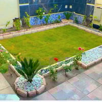 تصميم الحدايق وقص الاشجار وترتيب  وعمل سياجات  زرع انواع الثيل والورود...